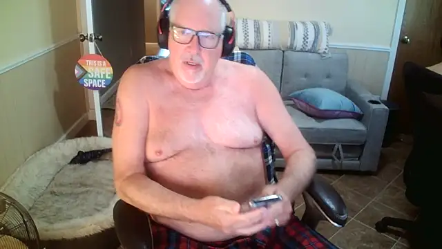 superbearboss online show from 04.01.26