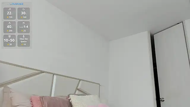 Snapshot of carolina_t chatting on 10.18.25 carolina t online show from 10.18.25