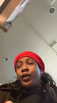 Snapshot of Dymmmm chatting on 03.11.25 Dymmmm online show from 03.11.25