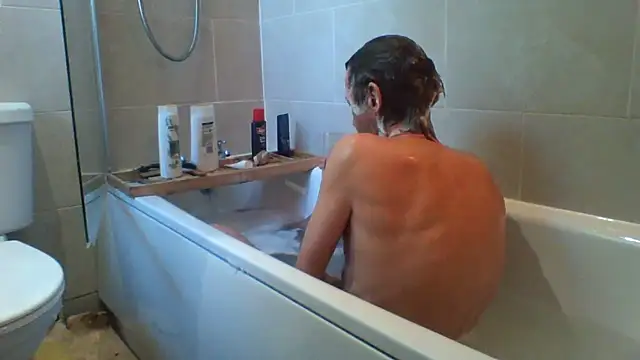 Snapshot of Grower_and_shower chatting on 05.04.26 Grower and shower online show from 05.04.26