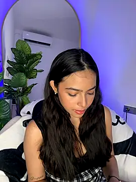 Snapshot of _Emily_Thompson_ chatting on 10.28.25 Emily Thompson online show from 10.28.25