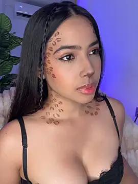 Snapshot of _Emily_Thompson_ chatting on 10.30.25 Emily Thompson online show from 10.30.25