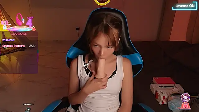 Snapshot of Vanilla_g1rl chatting on 03.08.25 Vanilla g1rl online show from 03.08.25