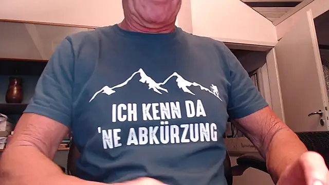 Snapshot of munichrubber chatting on 12.08.24 munichrubber online show from 12.08.24