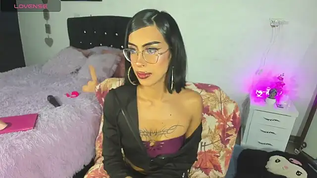 Snapshot of verodaza chatting on 06.19.26 verodaza online show from 06.19.26