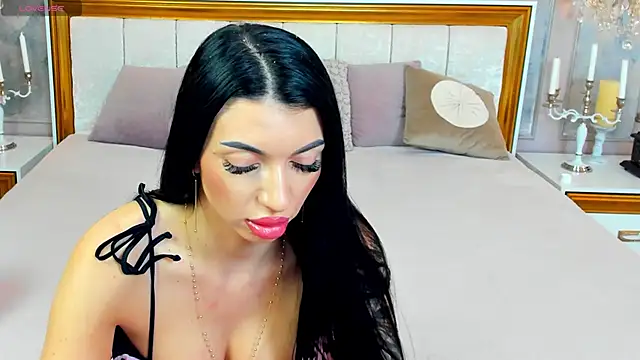 Snapshot of MightyMiss chatting on 03.18.25 MightyMiss online show from 03.18.25