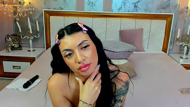 Snapshot of MightyMiss chatting on 03.19.25 MightyMiss online show from 03.19.25