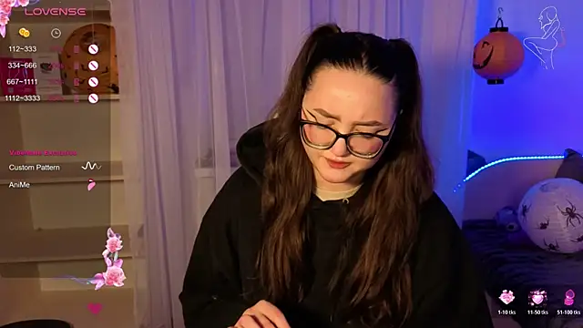 MiraLuccian online show from 10.22.25