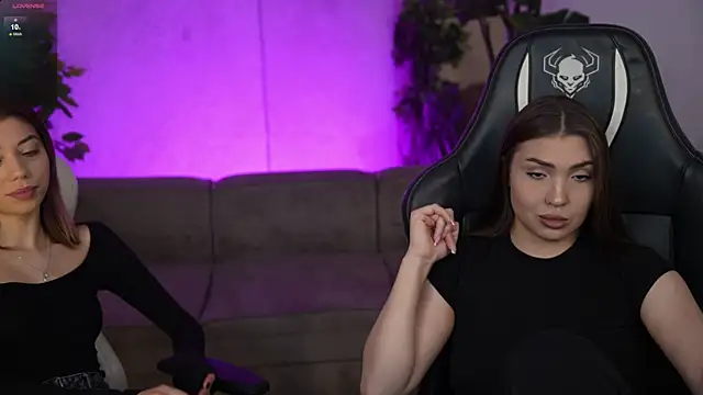 Snapshot of Billie054 chatting on 10.15.25 Billie054 online show from 10.15.25