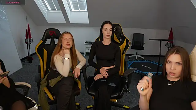 Snapshot of Billie054 chatting on 11.04.25 Billie054 online show from 11.04.25