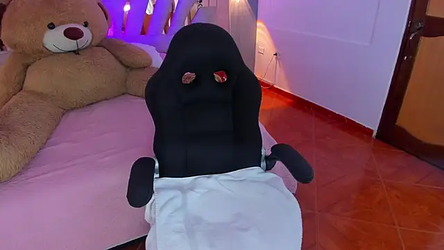 MaddyCrofft online show from 03.14.25