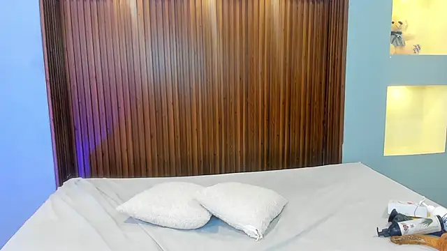 Snapshot of ZaraBlaze5 chatting on 09.26.25 ZaraBlaze5 online show from 09.26.25