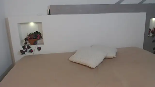 Snapshot of ZaraBlaze5 chatting on 10.19.25 ZaraBlaze5 online show from 10.19.25