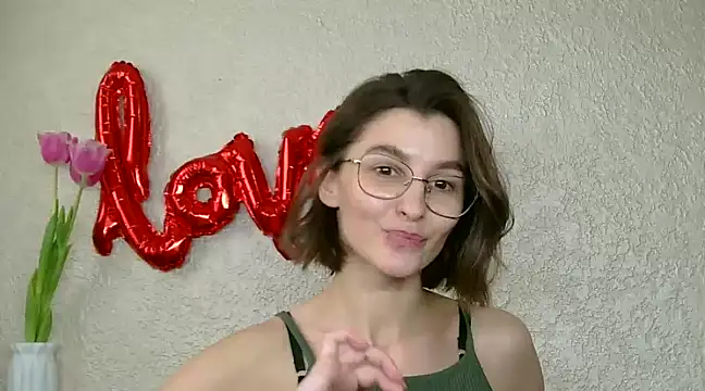 Snapshot of luna_Gharming chatting on 03.11.25 luna Gharming online show from 03.11.25