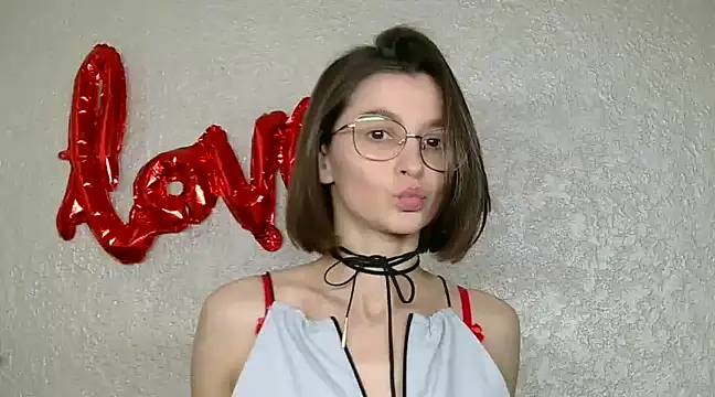 Snapshot of luna_Gharming chatting on 03.17.25 luna Gharming online show from 03.17.25