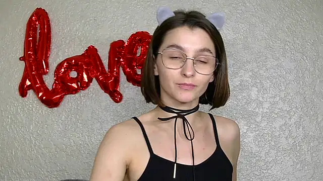 Snapshot of luna_Gharming chatting on 03.17.25 luna Gharming online show from 03.17.25