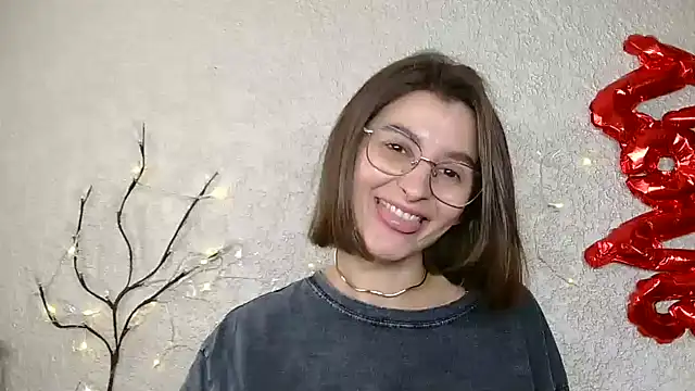 Snapshot of luna_Gharming chatting on 03.19.25 luna Gharming online show from 03.19.25