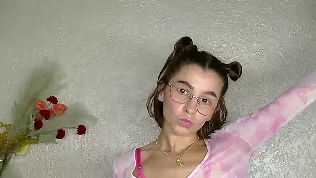 Snapshot of luna_Gharming chatting on 09.11.25 luna Gharming online show from 09.11.25