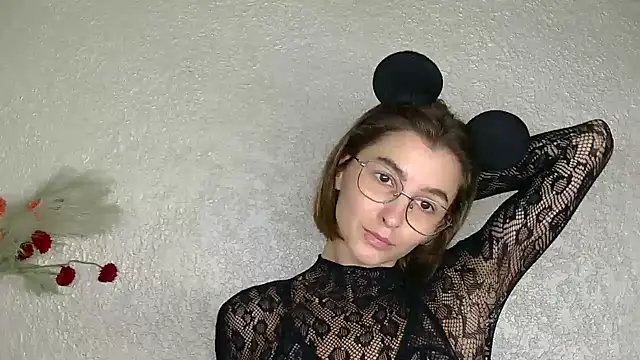 Snapshot of luna_Gharming chatting on 09.23.25 luna Gharming online show from 09.23.25