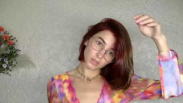 Snapshot of luna_Gharming chatting on 10.01.25 luna Gharming online show from 10.01.25