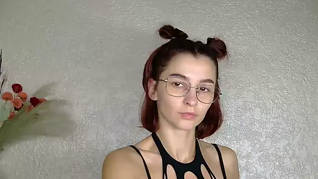 Snapshot of luna_Gharming chatting on 10.15.25 luna Gharming online show from 10.15.25