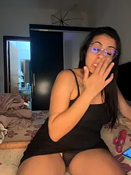 Snapshot of jheicylli chatting on 10.24.25 jheicylli online show from 10.24.25