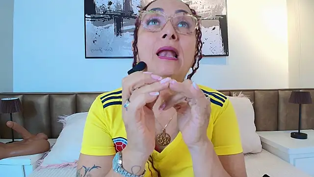 Snapshot of AlessandraLeroy chatting on 06.27.26 AlessandraLeroy online show from 06.27.26