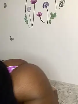 Snapshot of Nahomy_gree chatting on 10.10.25 Nahomy gree online show from 10.10.25