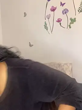 Snapshot of Nahomy_gree chatting on 11.17.25 Nahomy gree online show from 11.17.25