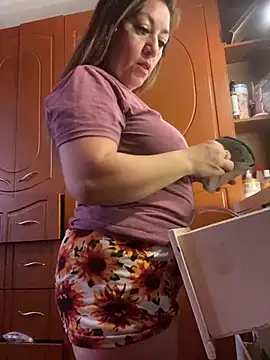 Snapshot of Luna-nevada chatting on 12.20.25 Luna-nevada online show from 12.20.25