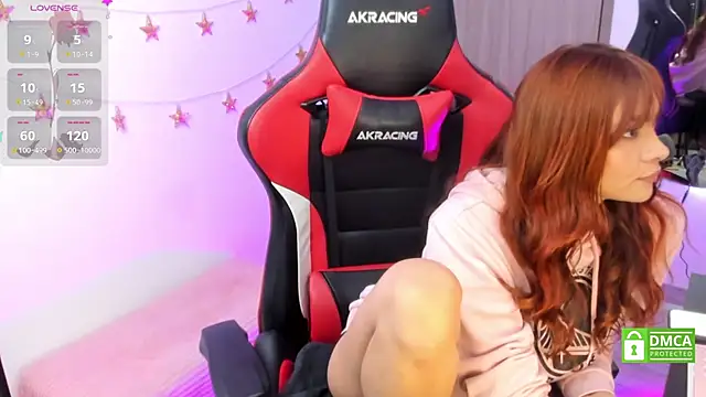 Snapshot of LindaSilverstone chatting on 10.15.25 LindaSilverstone online show from 10.15.25