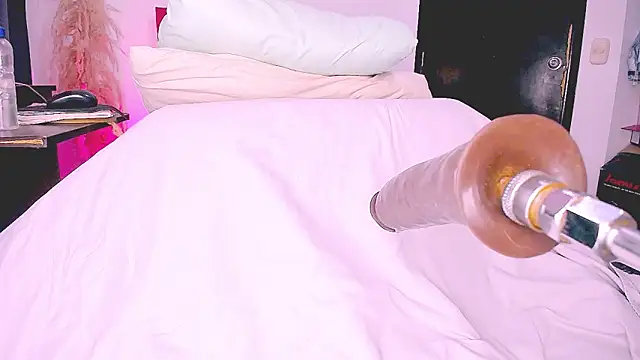 Snapshot of lucia-233 chatting on 11.08.25 lucia-233 online show from 11.08.25