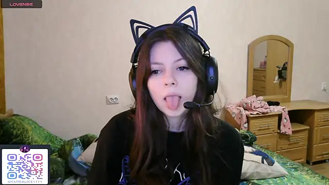 Snapshot of RendyDow chatting on 09.25.25 RendyDow online show from 09.25.25