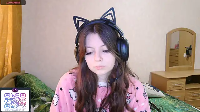 Snapshot of RendyDow chatting on 09.26.25 RendyDow online show from 09.26.25