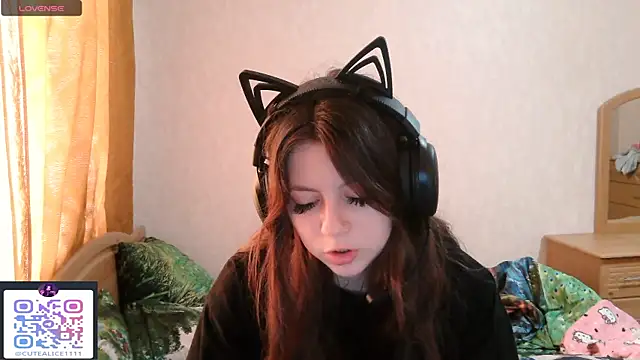 Snapshot of RendyDow chatting on 09.27.25 RendyDow online show from 09.27.25