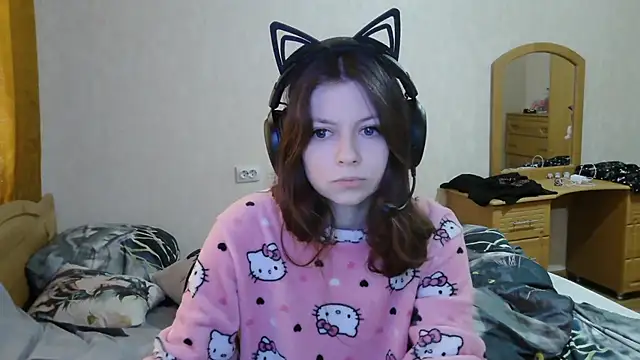 Snapshot of RendyDow chatting on 10.06.25 RendyDow online show from 10.06.25