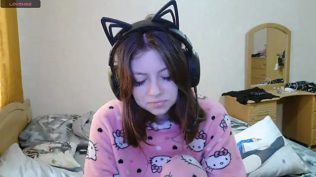 Snapshot of RendyDow chatting on 10.07.25 RendyDow online show from 10.07.25