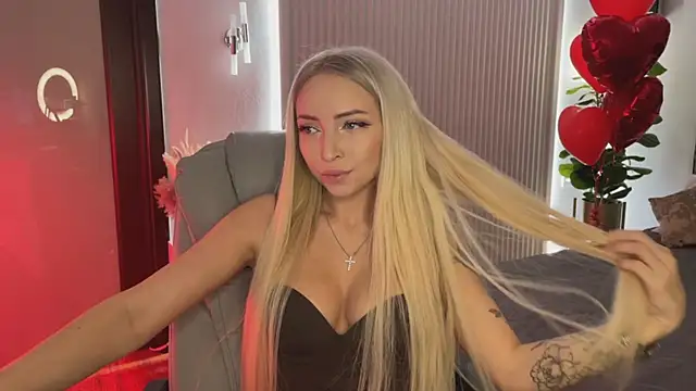 Snapshot of OhMyEmma chatting on 02.19.26 OhMyEmma online show from 02.19.26