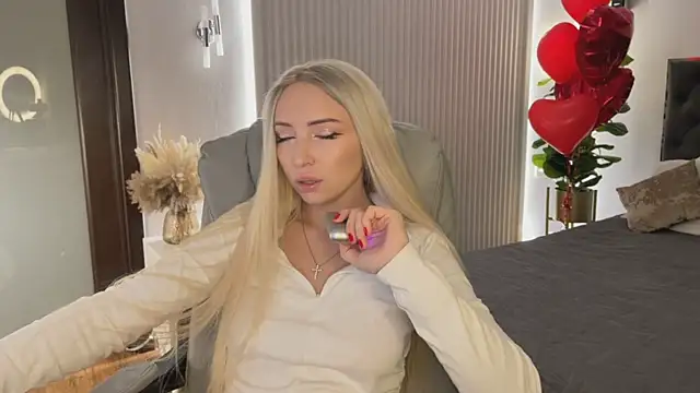 Snapshot of OhMyEmma chatting on 02.20.26 OhMyEmma online show from 02.20.26