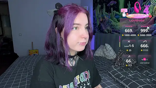 Snapshot of yourvodka chatting on 11.13.25 yourvodka online show from 11.13.25