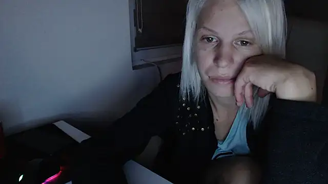 Snapshot of ElssaRush chatting on 09.25.25 ElssaRush online show from 09.25.25