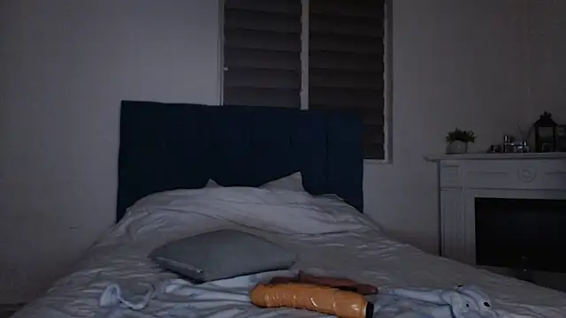 Snapshot of ElssaRush chatting on 10.17.25 ElssaRush online show from 10.17.25