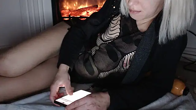 Snapshot of ElssaRush chatting on 11.06.25 ElssaRush online show from 11.06.25