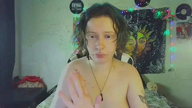 Snapshot of Lil_foxxx chatting on 11.05.25 Lil foxxx online show from 11.05.25