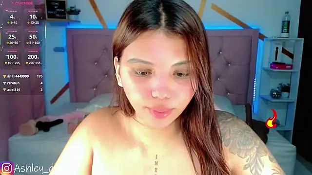 Snapshot of Ashley_dolll chatting on 10.25.25 Ashley dolll online show from 10.25.25
