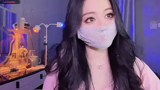 Snapshot of MI_KA22 chatting on 10.06.25 MI KA22 online show from 10.06.25