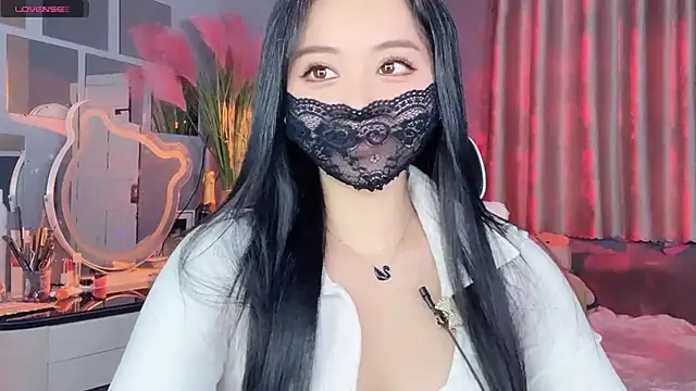 Snapshot of MI_KA22 chatting on 10.19.25 MI KA22 online show from 10.19.25