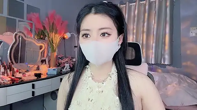 Snapshot of MI_KA22 chatting on 11.05.25 MI KA22 online show from 11.05.25