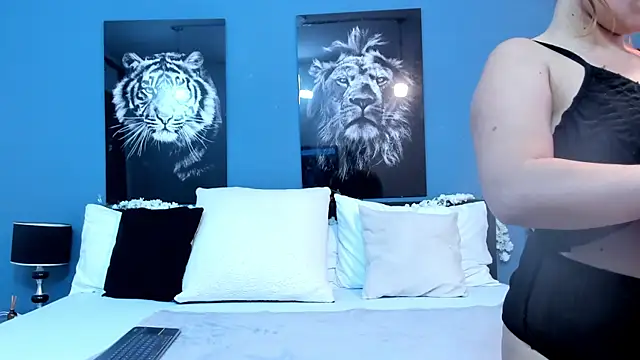 SophiaQueens online show from 11.20.25