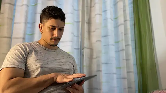 Snapshot of chicoinhibido chatting on 02.25.26 chicoinhibido online show from 02.25.26